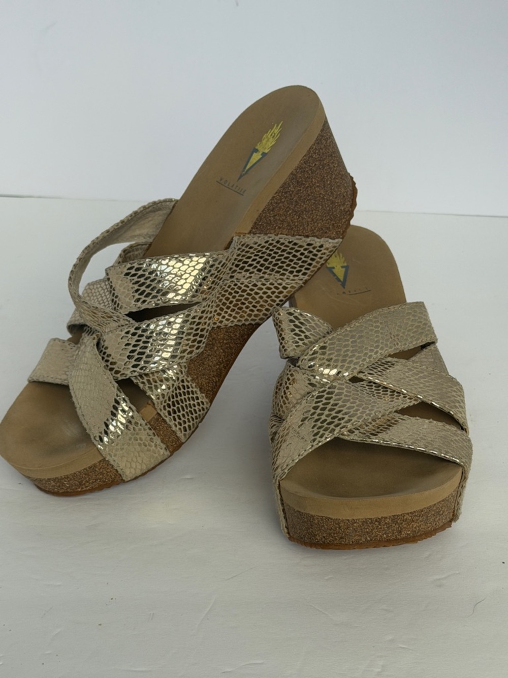 Volatile Riverside Gold Leather Crisscross Cork Wedge Platform Sandals Slides 7M